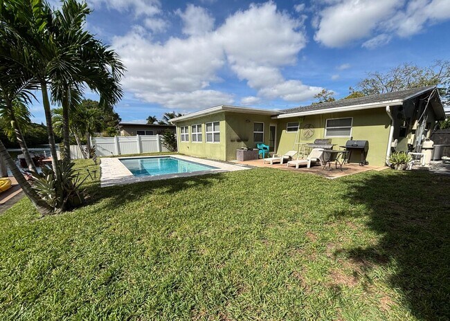 Building Photo - 1700 NW 36th Ct