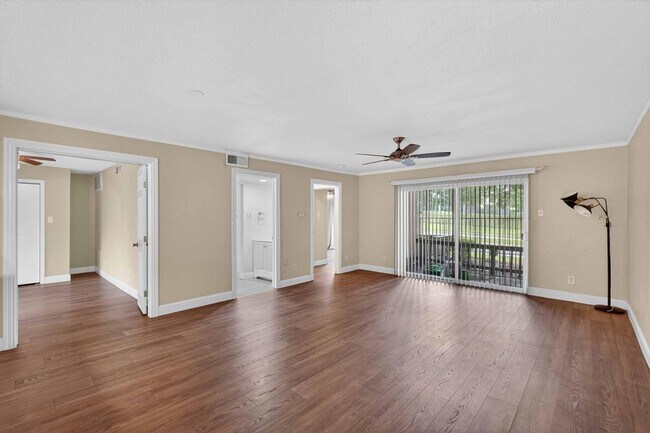 Building Photo - Las Colinas Area