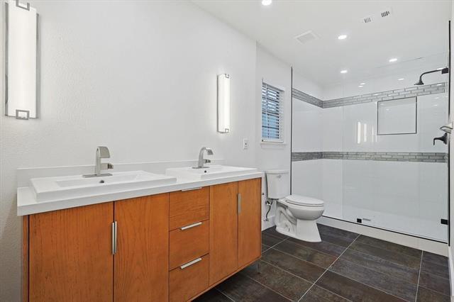 Building Photo - 402 Creekmeadow Ln