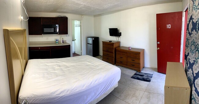 Building Photo - Hideout Room # 10