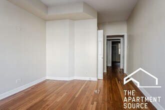 Building Photo - 2405 W Wilson Ave