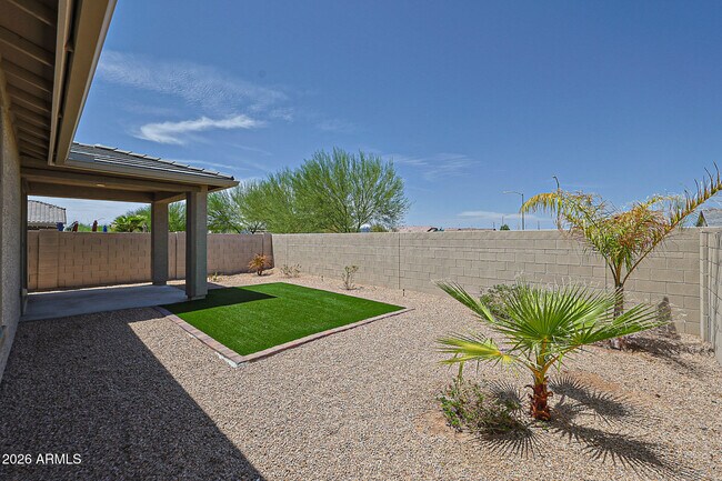 Building Photo - 9018 W San Miguel Ave
