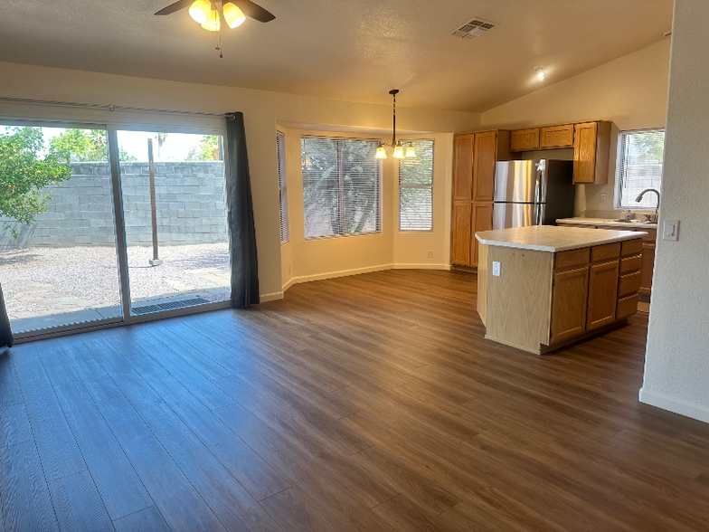 Building Photo - 1060 W Paseo Way