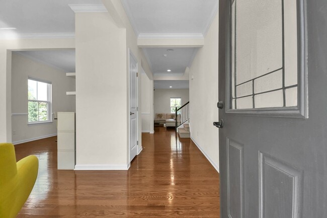 Building Photo - Spacious 3 Bedroom Home with Loft, Elegant...