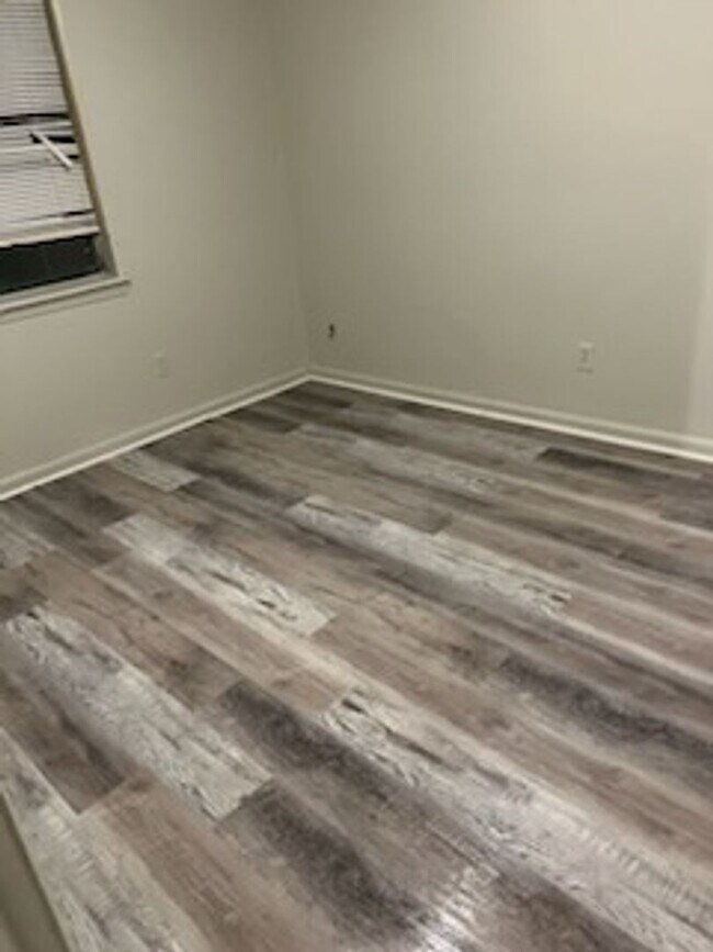 Building Photo - Monthly Paid Rent