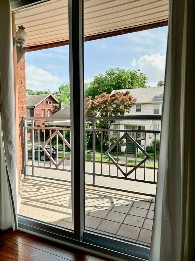 Building Photo - Ready NOW!!!! 2-Bedroom Condo In Ghent! Re...