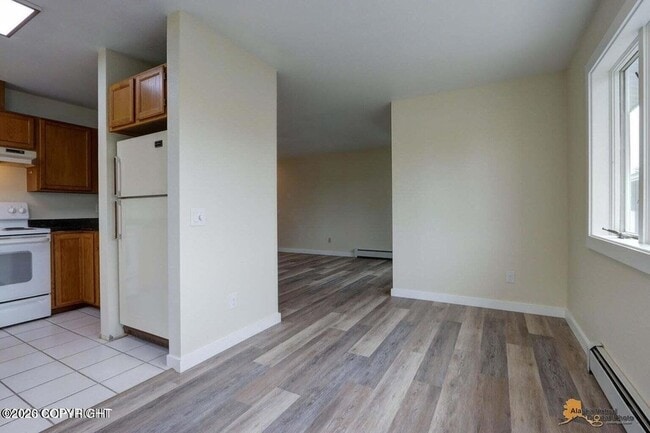 Building Photo - 430 E 14th Ave