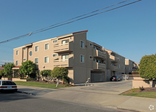 Building Photo - 166th St Apts