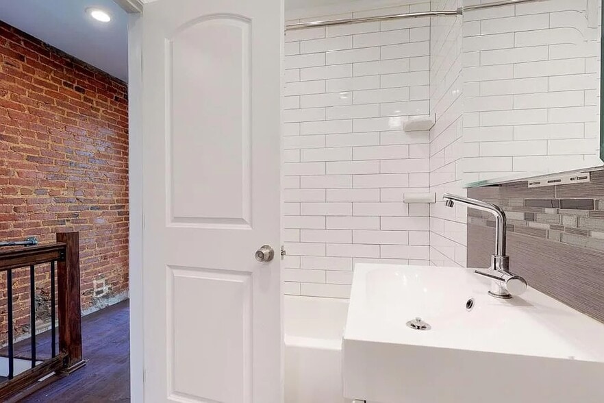 Building Photo - 1711 Latrobe St