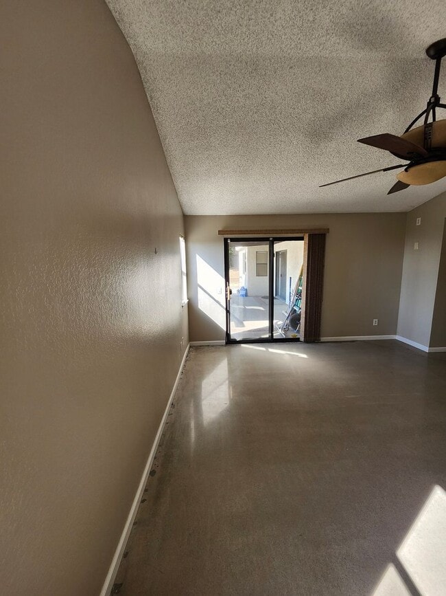 Building Photo - Charming Single-Story Home