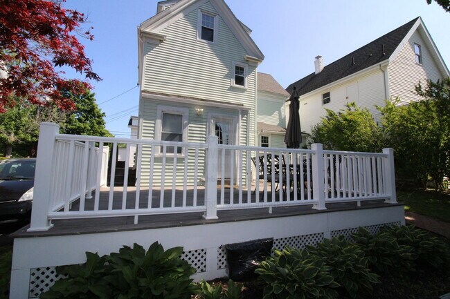 Building Photo - 663 State Street