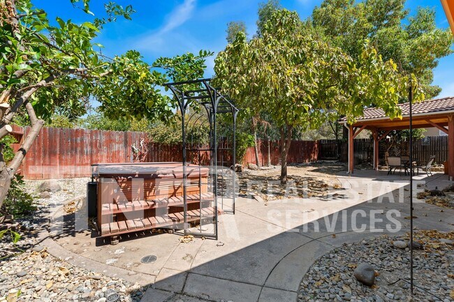 Building Photo - 516 Costa Ln