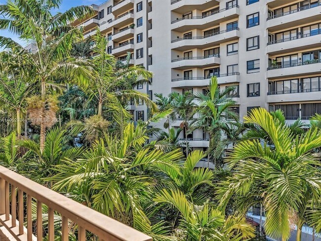 Building Photo - 101 Crandon Blvd