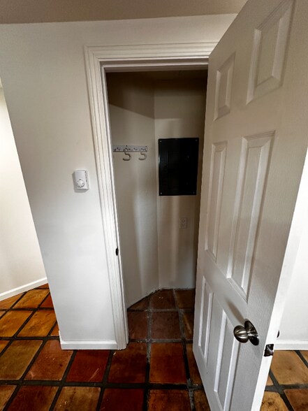 Building Photo - 2130 Main St