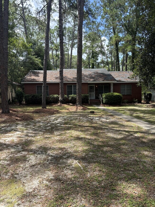 Building Photo - 712 8th Ave