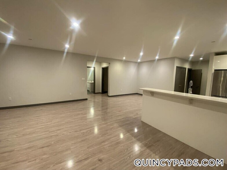 Building Photo - 145 Newbury Ave