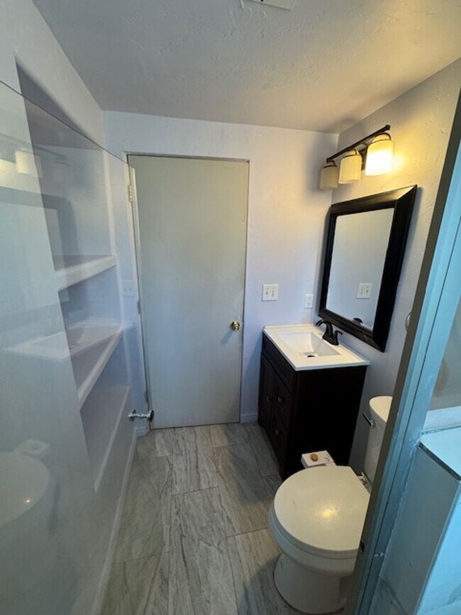 Building Photo - South- 3 bedroom/ 1 bathroom single family home