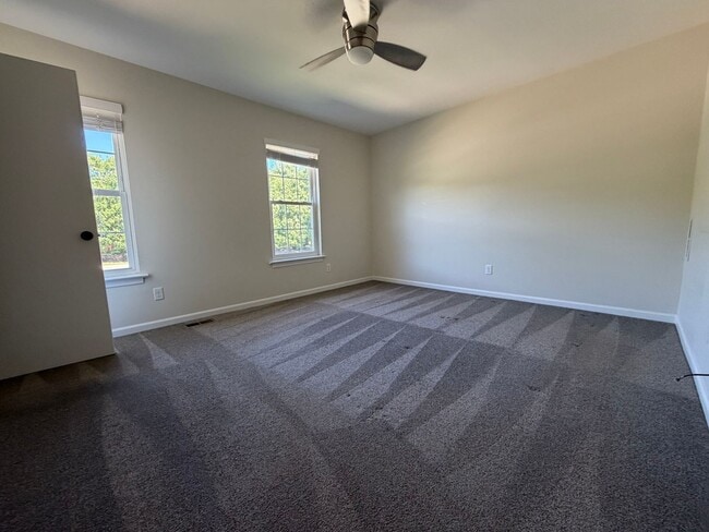 Building Photo - 2099 Commonwealth Dr
