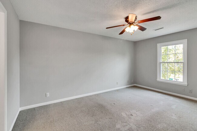 Building Photo - 900 Cimarron Ct