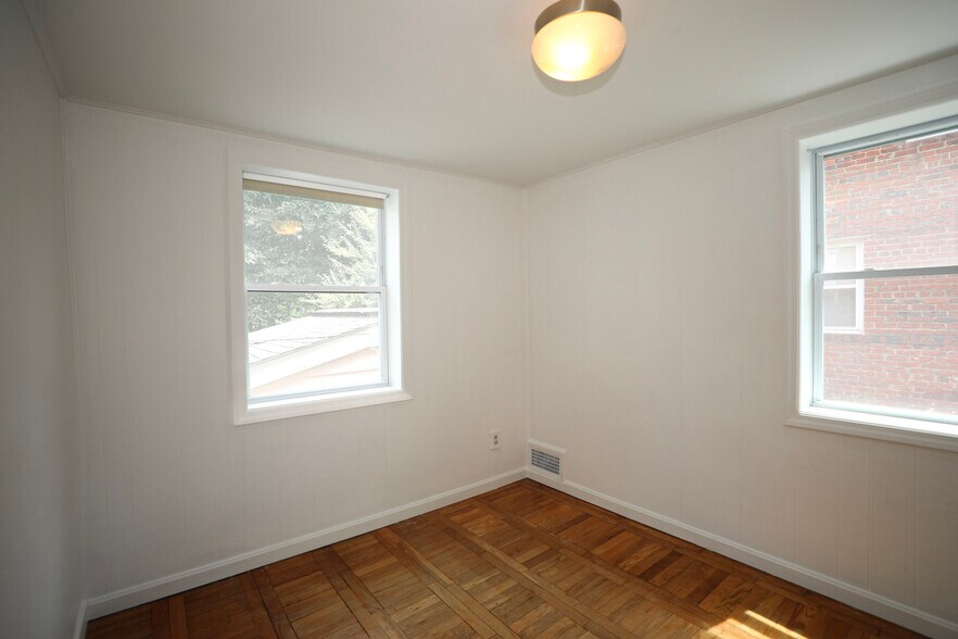 Building Photo - 817 S Irving St