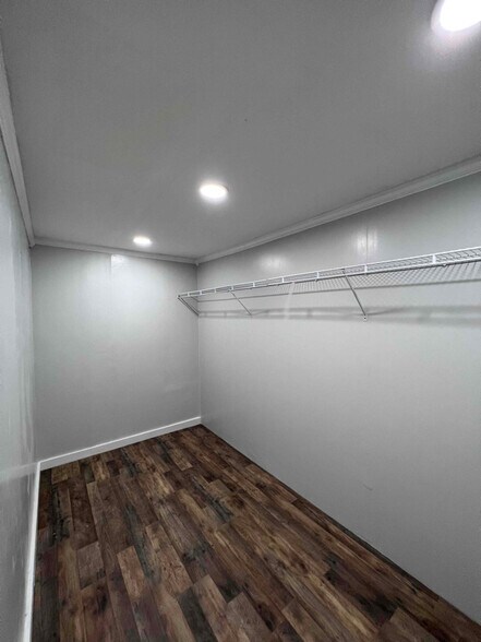 Building Photo - 2007 Creswell St