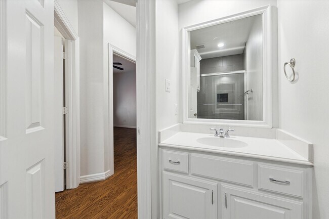 Building Photo - 13639 Brookbluff Ln