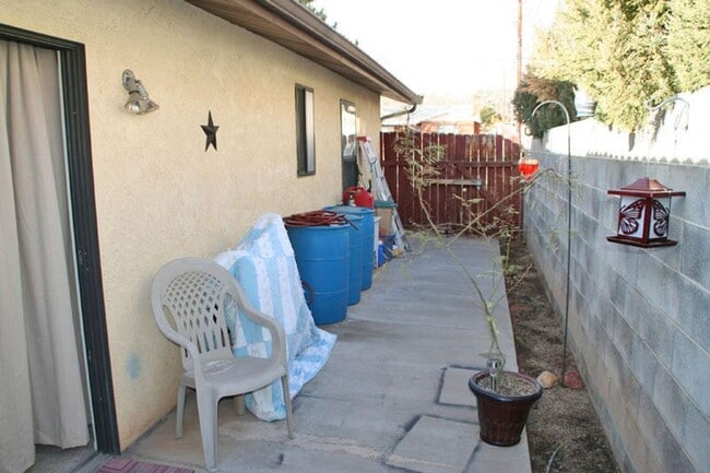 Building Photo - 38 E 200 S