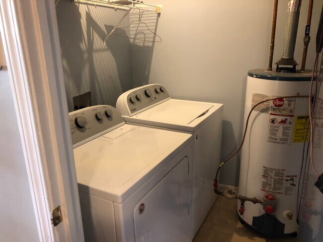 Building Photo - 4776 Cheshire Cir