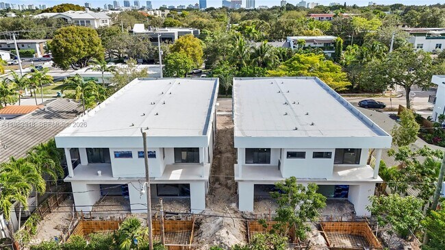 Building Photo - 11 SE 12th Ave