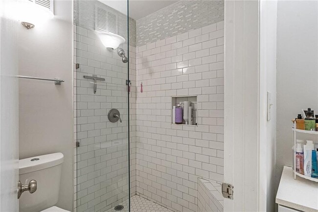 Building Photo - 6800 Glenridge Dr