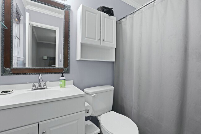 Building Photo - Settle Into Comfort in This Charming 3-Bedroom Home in Larchmont Estates