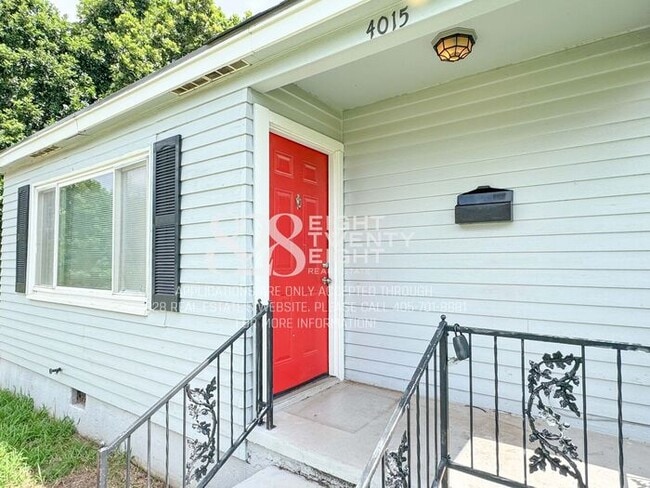 Building Photo - LOCATION! LOCATION! LOCATION! Charming 2 Bed/1 Bath Single Family Home