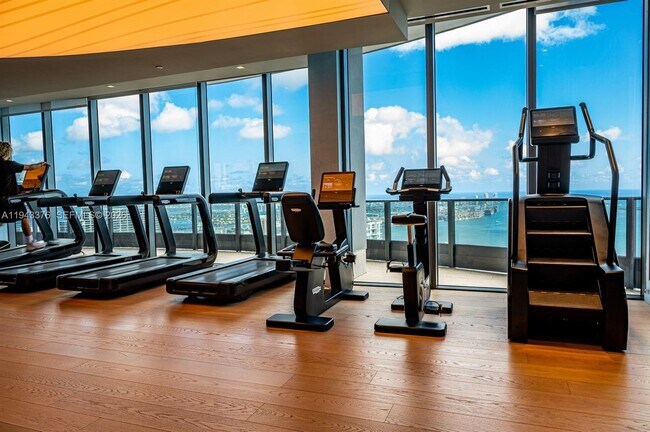 Building Photo - 1000 Brickell Plaza