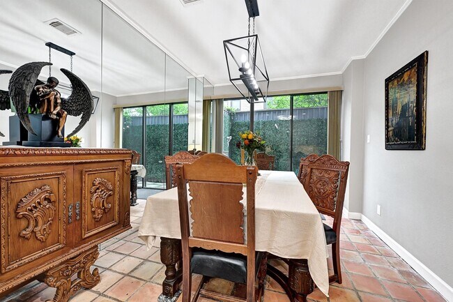 Building Photo - 2100 Commonwealth St