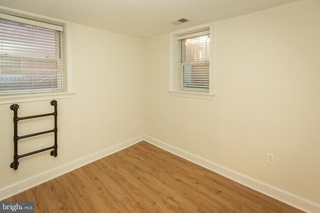 Building Photo - 1323 Clifton St NW