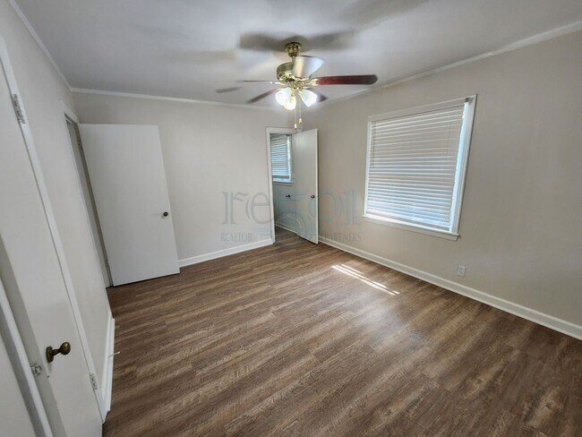 Building Photo - 7520 W Markham St