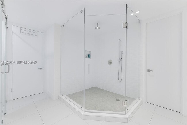 Building Photo - 19500 Turnberry Way