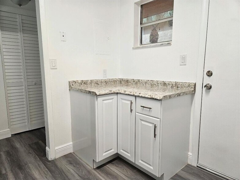 Building Photo - 404 NW 68th Ave