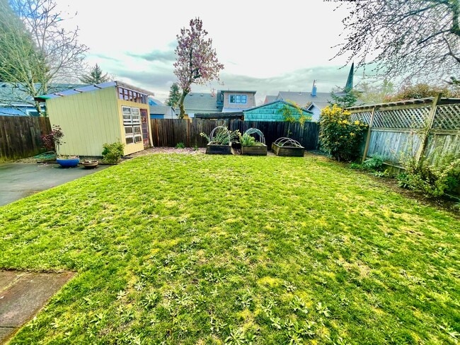 Building Photo - Beautiful 3bd/1bath South Tabor Bungalow w...