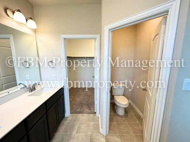 Building Photo - 2809 Belmont Dr