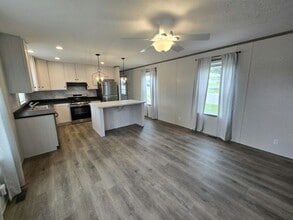 Building Photo - 371 Brutus Dr