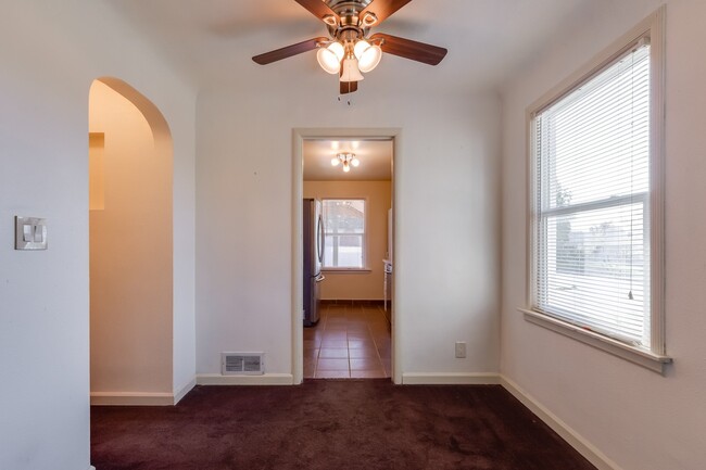 Building Photo - Shadle Park 3 Bedroom 2 Bath Home near Gar...