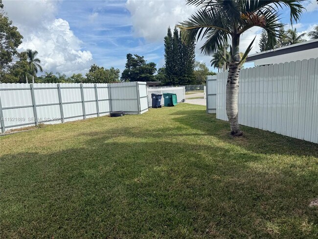 Building Photo - 27000 SW 145th Ave