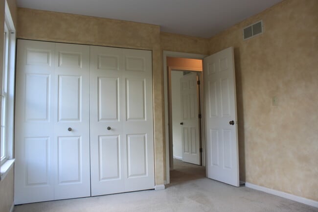 Building Photo - 324 Forest Dr