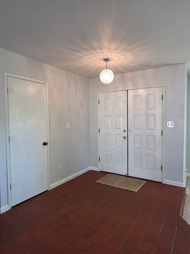 Building Photo - 19090 Hollow Ln