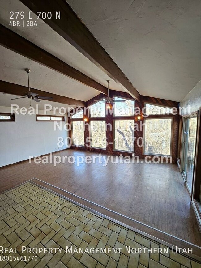 Building Photo - 4 Bedroom 2 Bath Duplex- Main Level Availa...