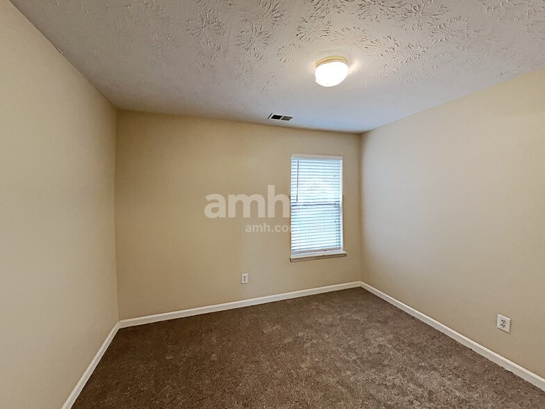 Building Photo - 4865 Lake Park Ln