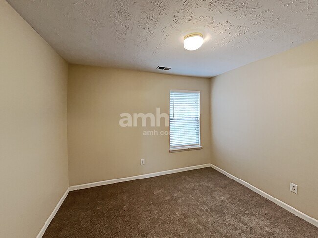 Building Photo - 4865 Lake Park Ln