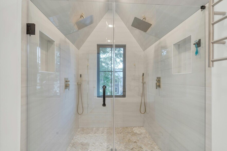 Building Photo - 71 Mission St