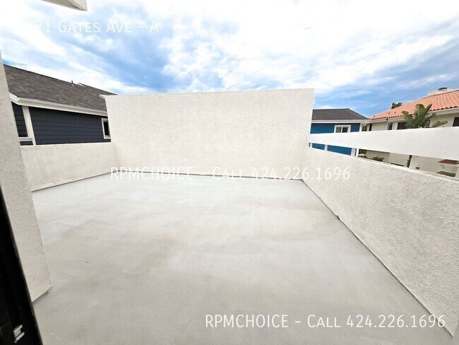 Building Photo - 2121 Gates Ave